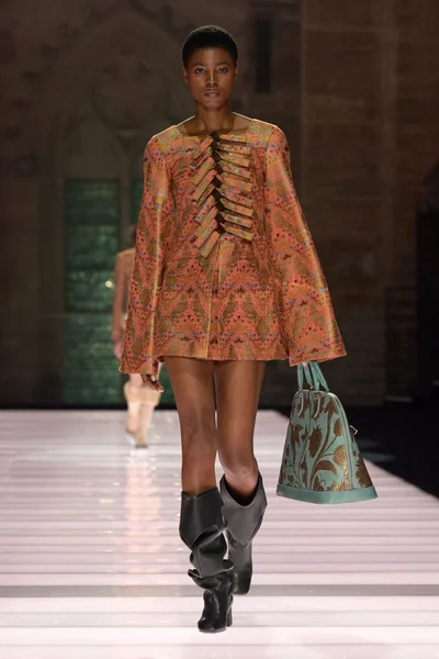 Look 7